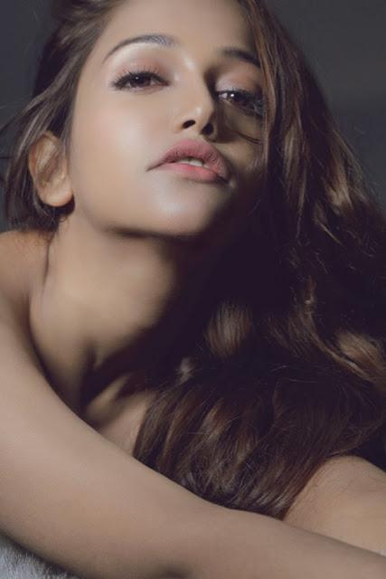 Actress Anaika Soti Sexy Pose Veethi 0474