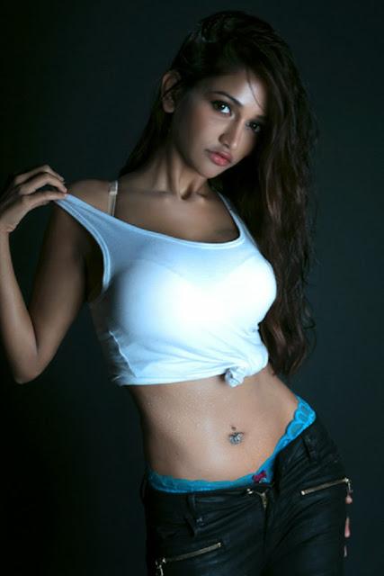 Actress Anaika Soti Sexy And Hot Pose Veethi 6175