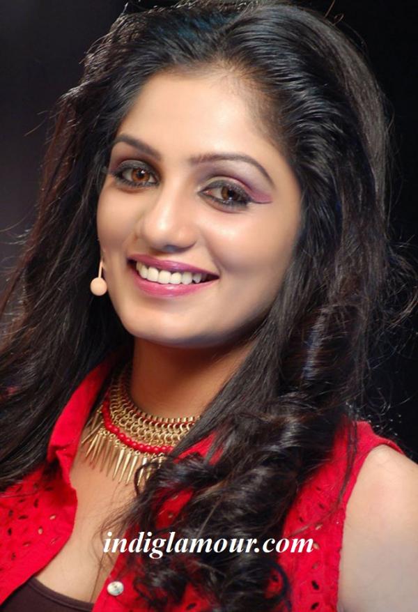 Indian Tv Actress Arya Rohit Veethi