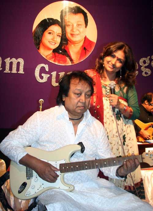 Singer Bhupinder Singh and his Wife | Veethi