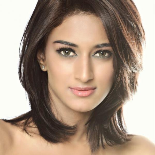 Erica Fernandes Hot Photo 