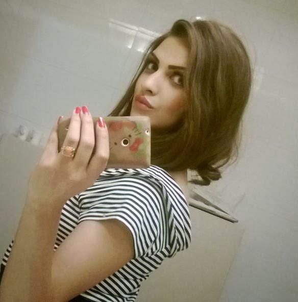 Himanshi Khurana Hot And Sexy Looks Veethi 