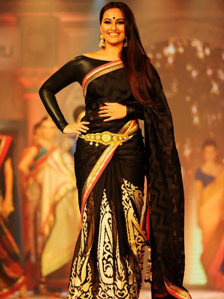 Sonakshi Sinha Wearing A Black Saree Veethi