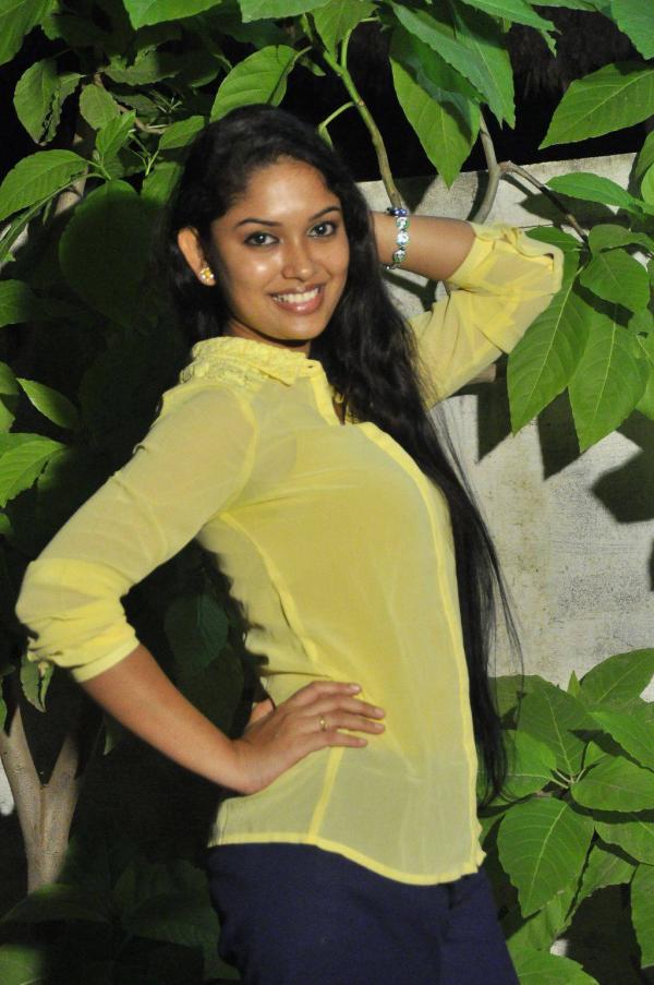 Nila Meethu Kadhal Photos - IndiaGlitzcom