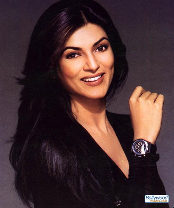 Sushmita Sen Showing Her Watch Veethi