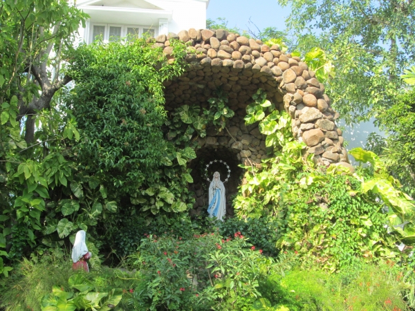 Santhome Mother Mary Statue, Chennai | Veethi