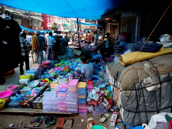 Crowded Footpath Market at Karol Bagh. New Delhi | Veethi