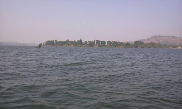 Clear water in Dudhani Lake | Veethi