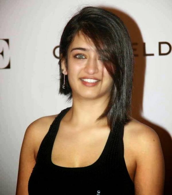 Akshara Haasan Beautiful Still | Veethi