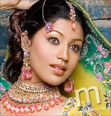 TV actress Debina Bonnerjee Cute Pics | Veethi