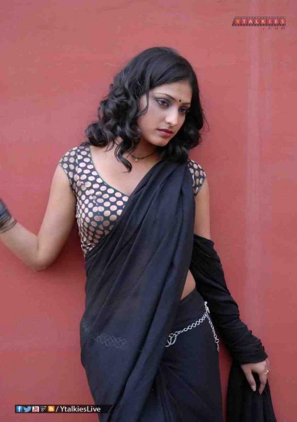 Haripriya Hot and Sexy in Saree | Veethi