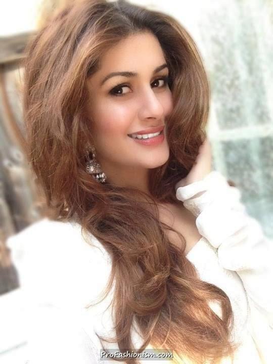 Actress Kubra Khan Cute Still | Veethi