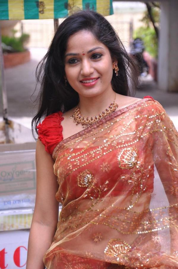 Maadhavi Latha Saree Pics | Veethi