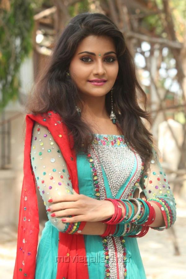 Manochitra Sexy in Salwar | Veethi