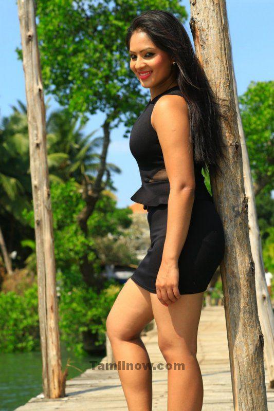 Nikesha Patel Hot Pics From Karaiyoram Movie | Veethi