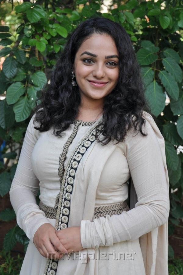 Nithya Menen Hot Pics | Veethi