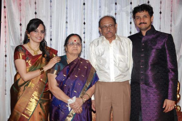 Indian Playback Singer and Actor Rajesh Krishnan with His Family | Veethi