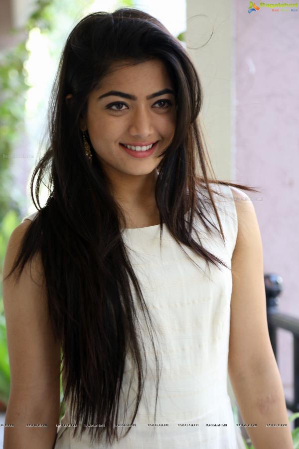 Actress Rashmika Mandanna Cute Photo | Veethi